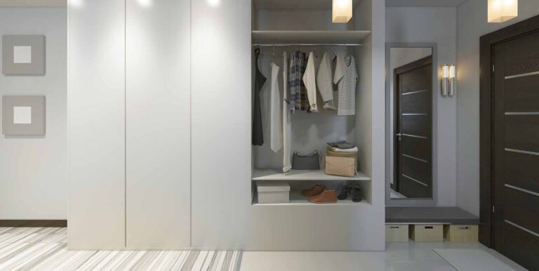 ארון בגדים בהזמנה